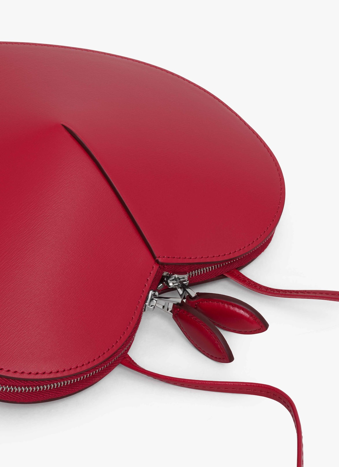 Le Cœur bag in calfskin ALAÏA RED LE CŒUR BAG IN CALFSKIN